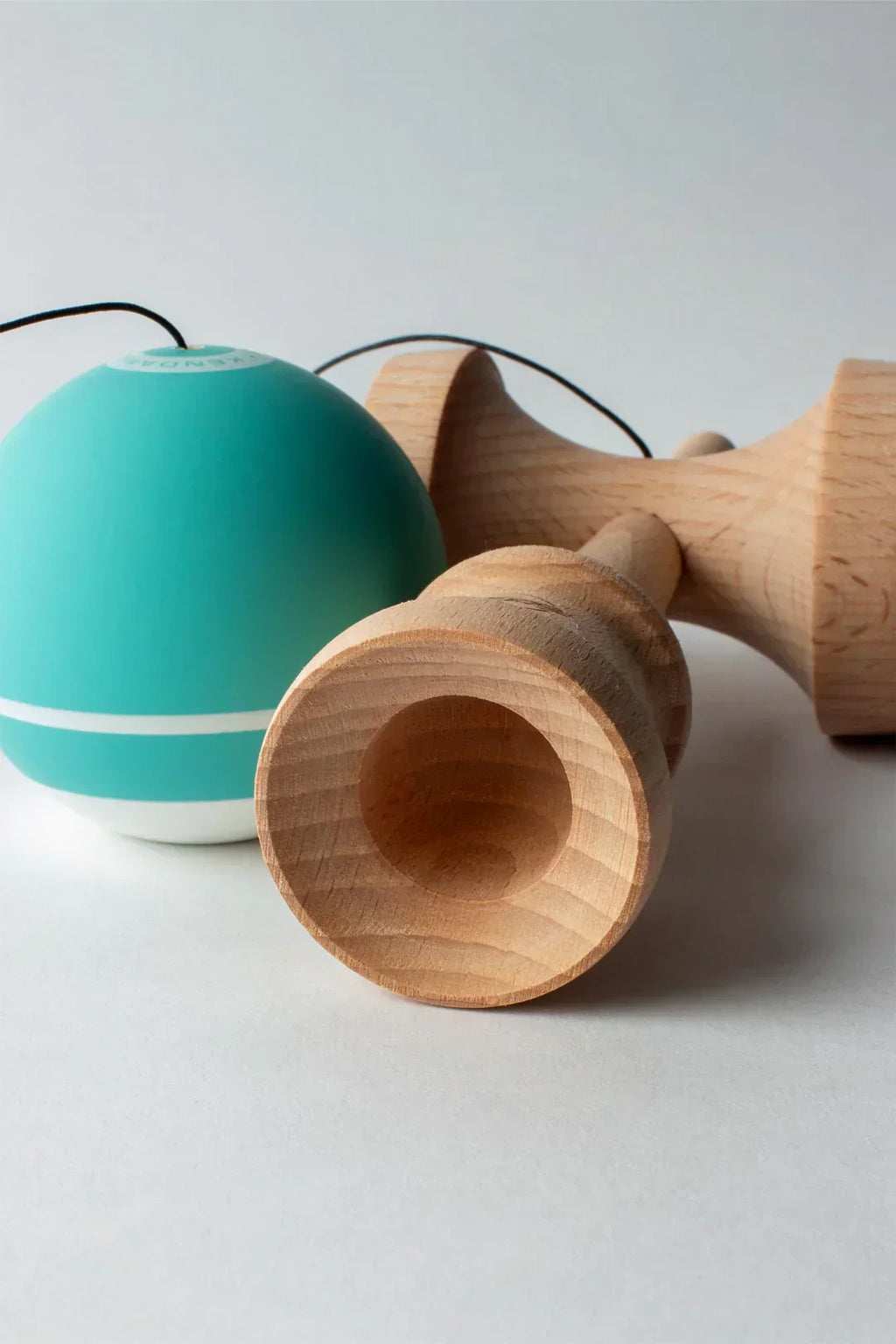 Sweets Kendama | Tracker Seafoam |